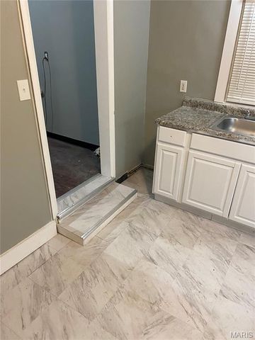 8127 Airport Road, St Louis, MO 63134