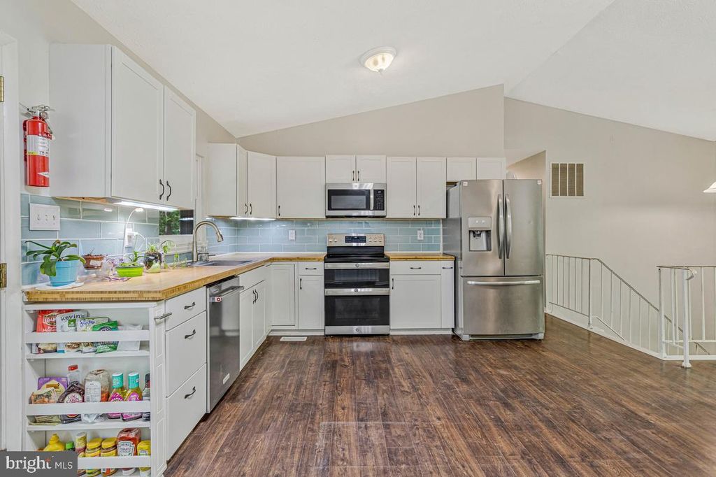 Image 10 of property listing at 5030 SUNNYHILLS DR, Sunderland, MD 20689