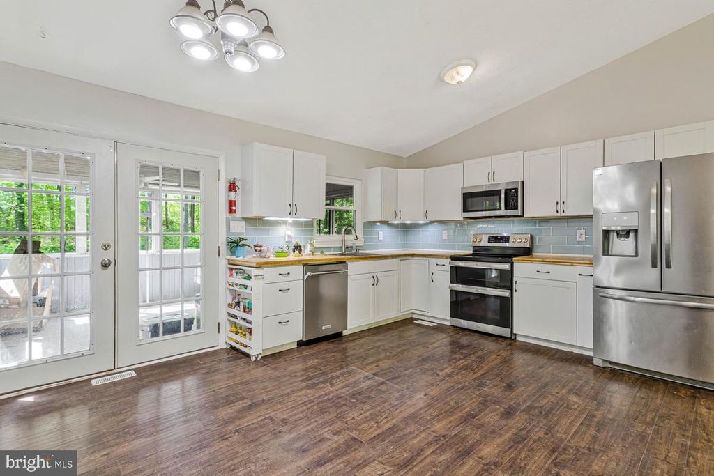 Image 3 of property listing at 5030 SUNNYHILLS DR, Sunderland, MD 20689