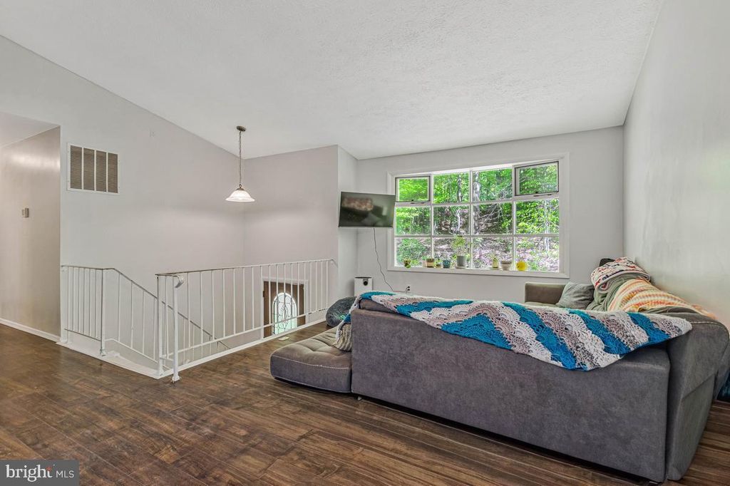 Image 8 of property listing at 5030 SUNNYHILLS DR, Sunderland, MD 20689