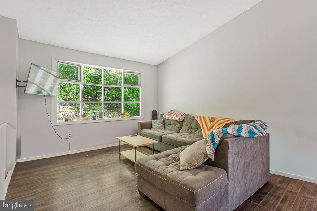 Image 9 of property listing at 5030 SUNNYHILLS DR, Sunderland, MD 20689