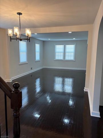 1019 W Henry St, Linden City, NJ 07036