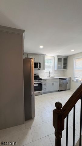 1019 W Henry St, Linden City, NJ 07036