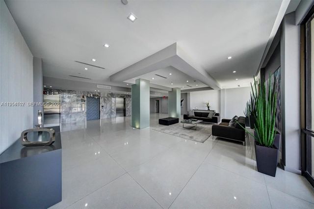 20379 W Country Club Dr 1433, Aventura, FL 33180