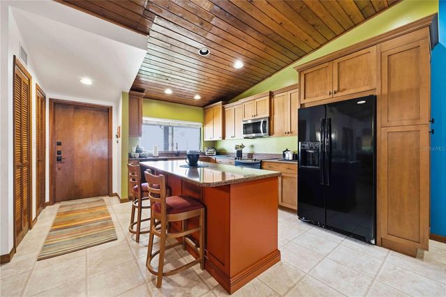 6204 COUNTRY CLUB DRIVE F24, Lake Wales, FL 33898