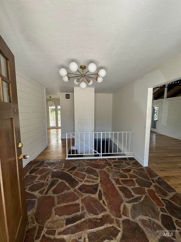 433 N Rene Pl., Eagle, ID 83616