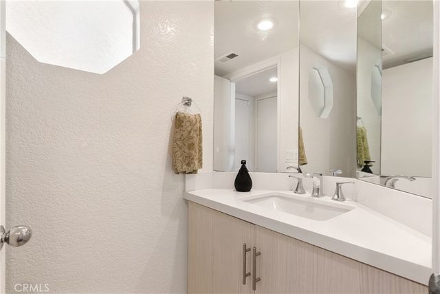 18 Meadowood, Aliso Viejo, CA 92656