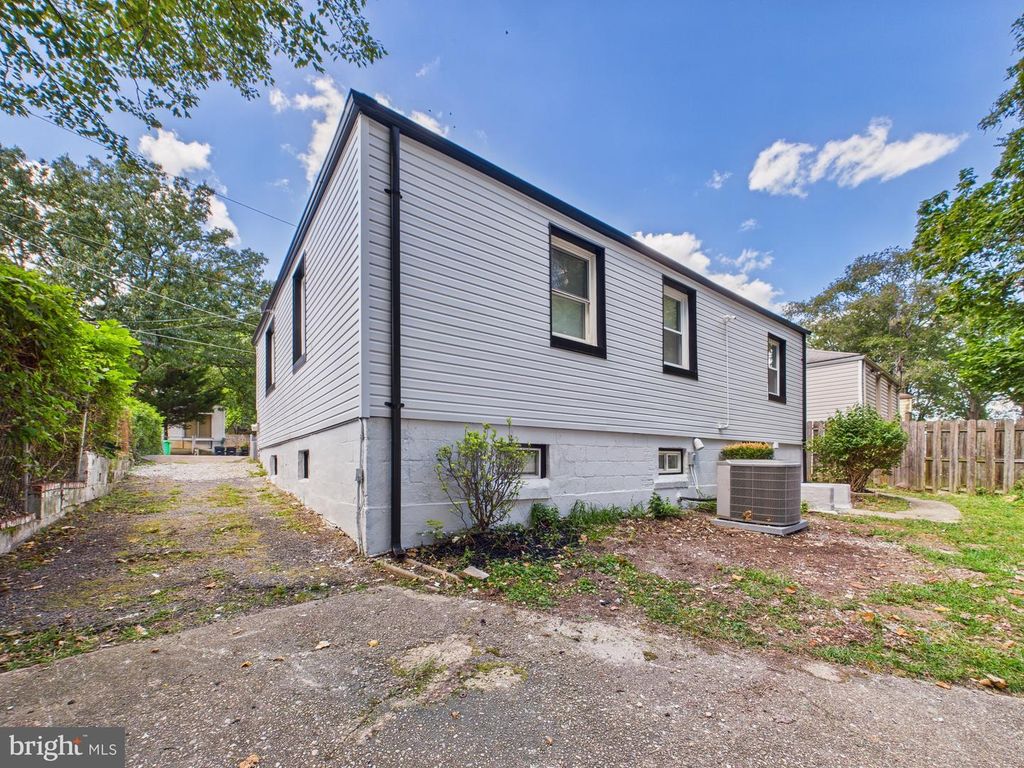 1417 FARMINGDALE AVE, Capitol Heights, MD 20743