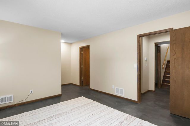 8781 Ironwood Avenue S, Cottage Grove, MN 55016