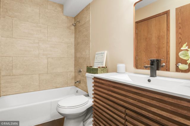 8781 Ironwood Avenue S, Cottage Grove, MN 55016