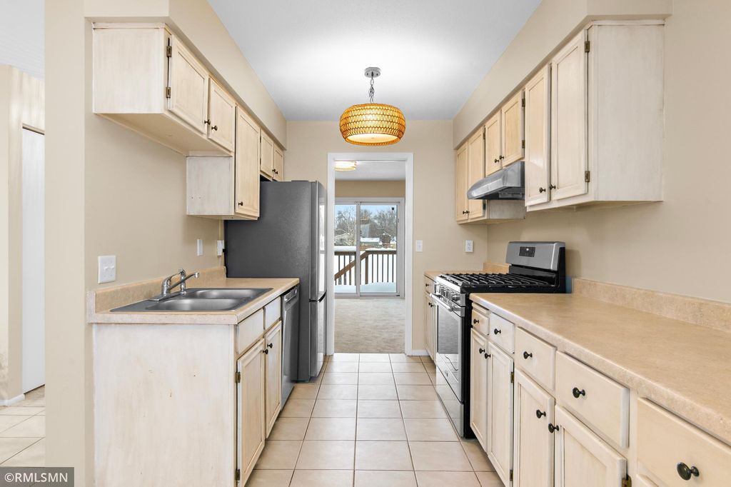 8781 Ironwood Avenue S, Cottage Grove, MN 55016