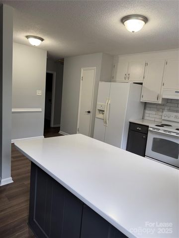 609 Catawba Circle N, Matthews, NC 28104