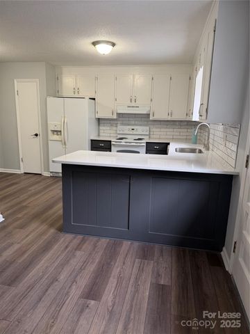 609 Catawba Circle N, Matthews, NC 28104