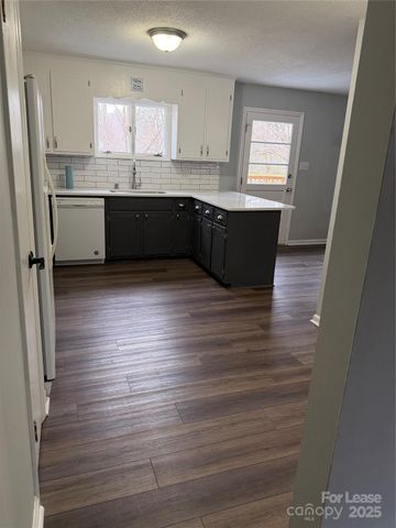 609 Catawba Circle N, Matthews, NC 28104