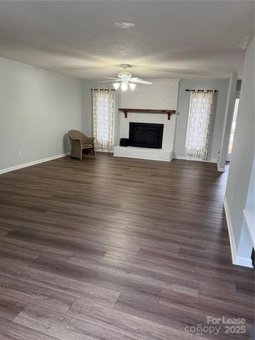 609 Catawba Circle N, Matthews, NC 28104