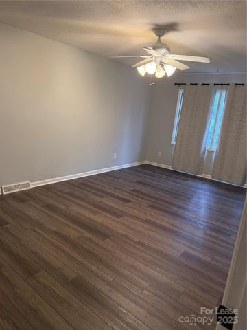 609 Catawba Circle N, Matthews, NC 28104