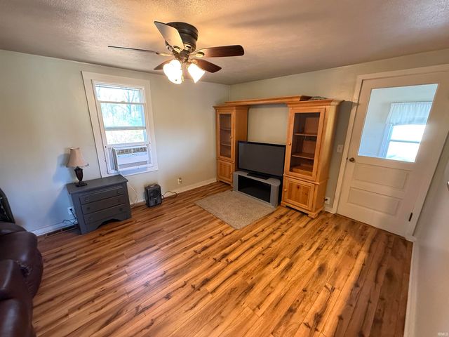 11899 E 350 s 57, Pierceton, IN 46562