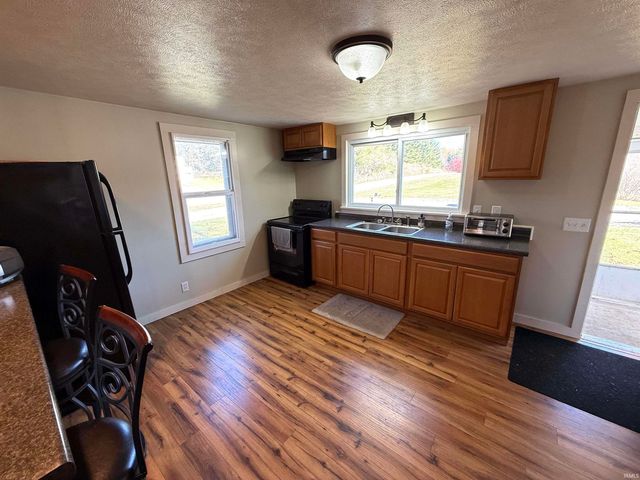 11899 E 350 s 57, Pierceton, IN 46562