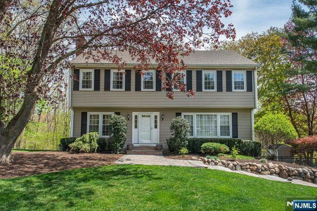 19 Bedford Road, Mahwah, NJ 07430