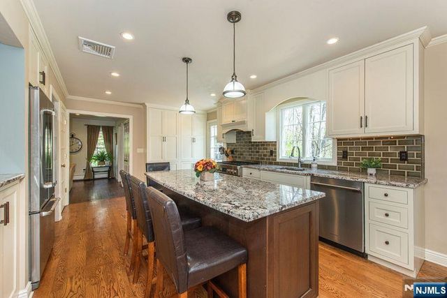 19 Bedford Road, Mahwah, NJ 07430