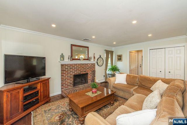 19 Bedford Road, Mahwah, NJ 07430