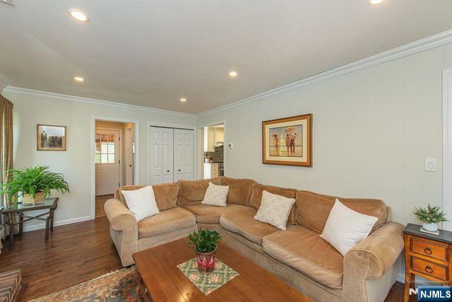 19 Bedford Road, Mahwah, NJ 07430