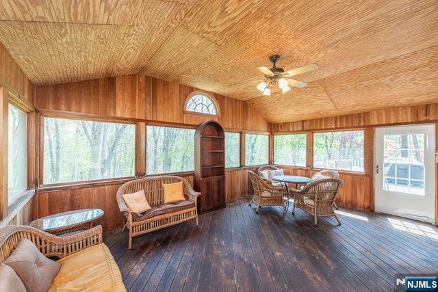 19 Bedford Road, Mahwah, NJ 07430