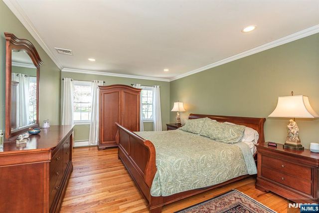 19 Bedford Road, Mahwah, NJ 07430