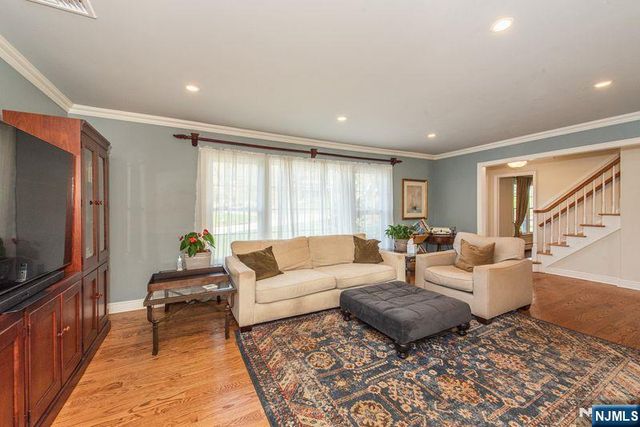 19 Bedford Road, Mahwah, NJ 07430