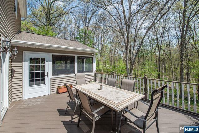 19 Bedford Road, Mahwah, NJ 07430