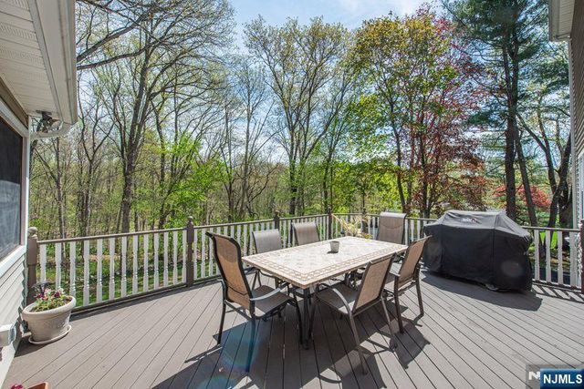 19 Bedford Road, Mahwah, NJ 07430