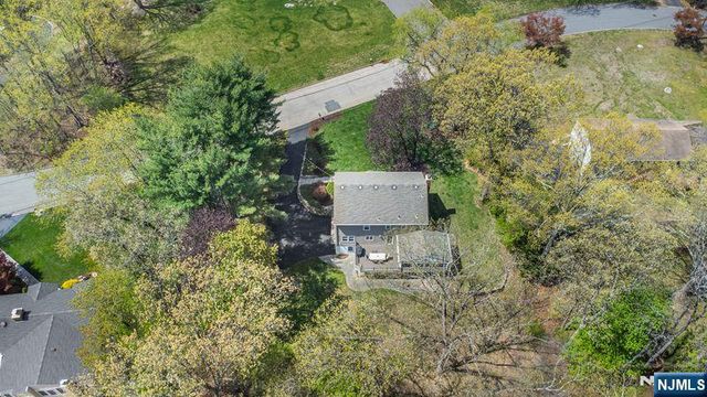 19 Bedford Road, Mahwah, NJ 07430