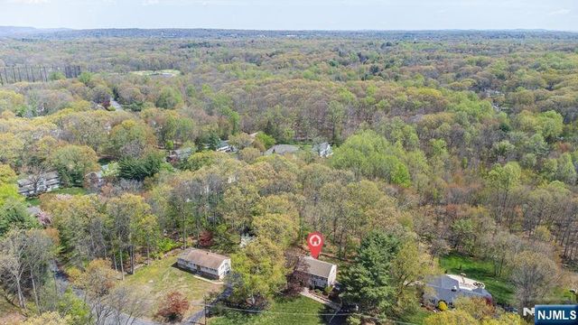 19 Bedford Road, Mahwah, NJ 07430