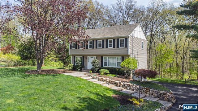 19 Bedford Road, Mahwah, NJ 07430