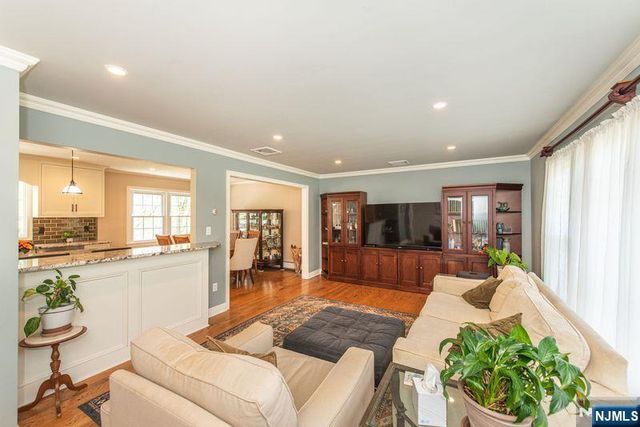 19 Bedford Road, Mahwah, NJ 07430