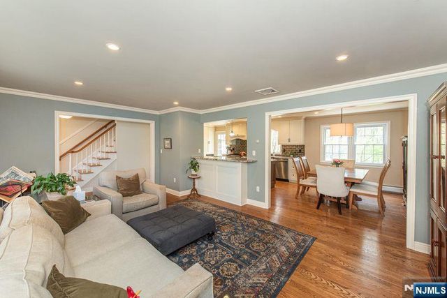 19 Bedford Road, Mahwah, NJ 07430