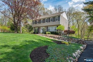 19 Bedford Road, Mahwah, NJ 07430