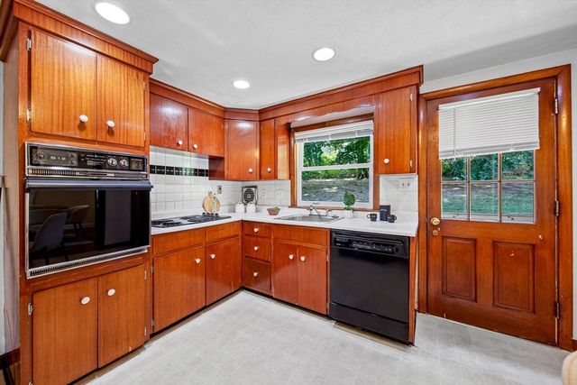38 Robinhood Rd, Winchester, MA 01890