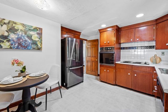 38 Robinhood Rd, Winchester, MA 01890