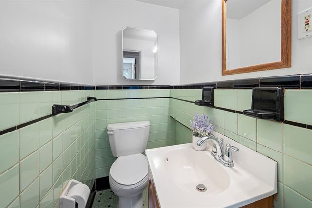 38 Robinhood Rd, Winchester, MA 01890