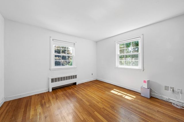38 Robinhood Rd, Winchester, MA 01890