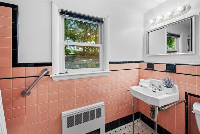 38 Robinhood Rd, Winchester, MA 01890