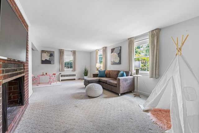 38 Robinhood Rd, Winchester, MA 01890