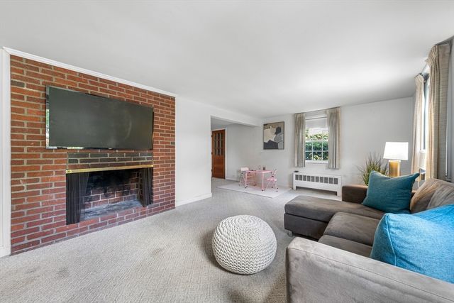 38 Robinhood Rd, Winchester, MA 01890