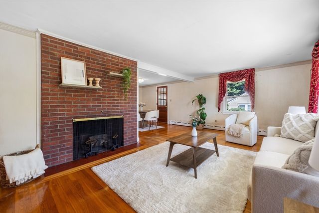 38 Robinhood Rd, Winchester, MA 01890