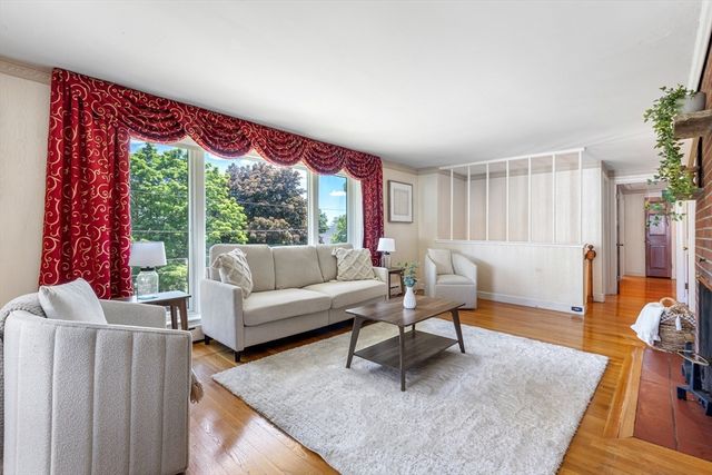 38 Robinhood Rd, Winchester, MA 01890