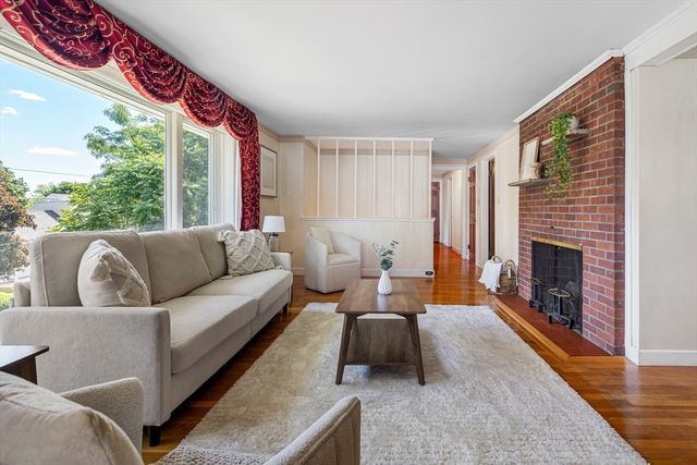 38 Robinhood Rd, Winchester, MA 01890