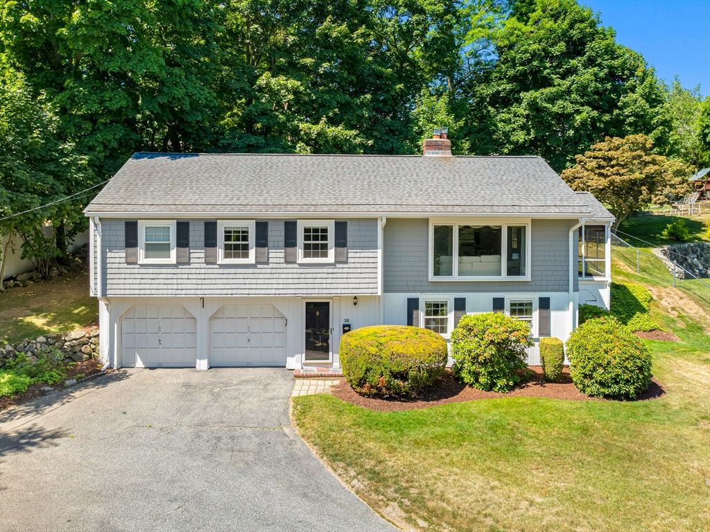 38 Robinhood Rd, Winchester, MA 01890