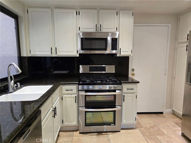 236 Country Club Drive B, Simi Valley, CA 93065