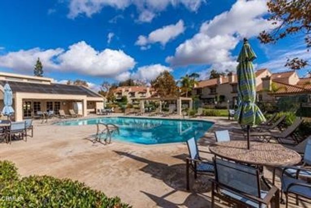 236 Country Club Drive B, Simi Valley, CA 93065